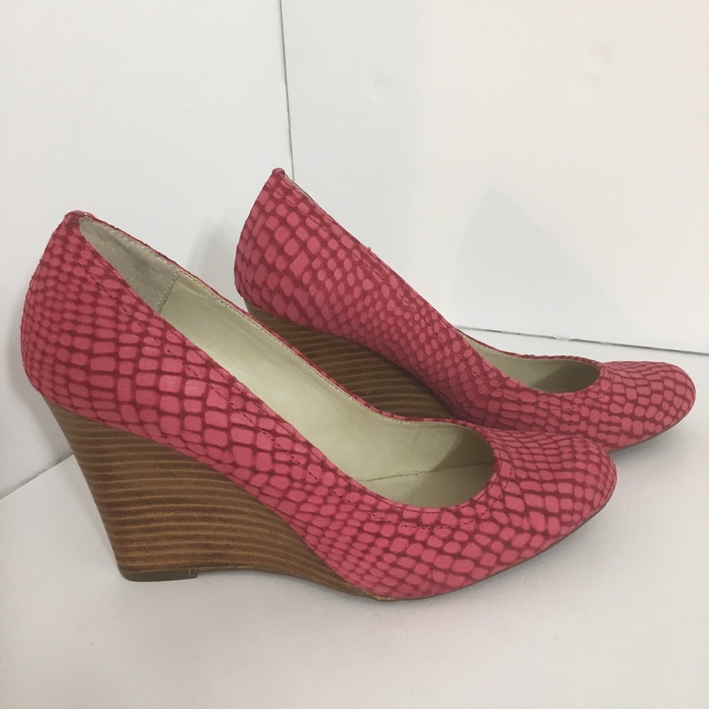 Max Studio Mecca Faux Alligator Wedges
